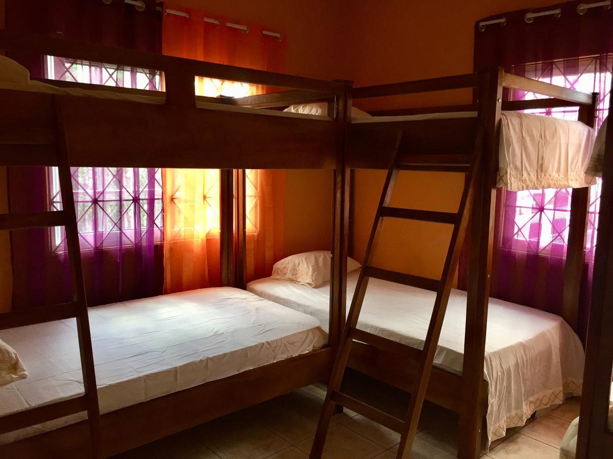 Yaad Hostel Montego Bay Esterno foto