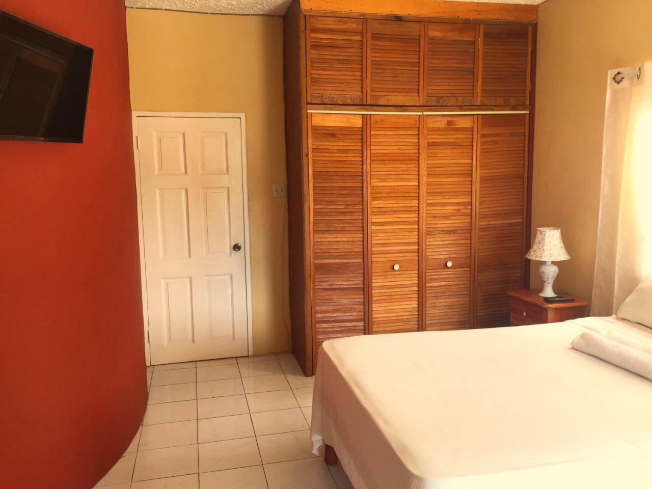 Yaad Hostel Montego Bay Esterno foto
